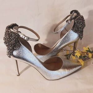 International Concepts Kaison Silver Heels